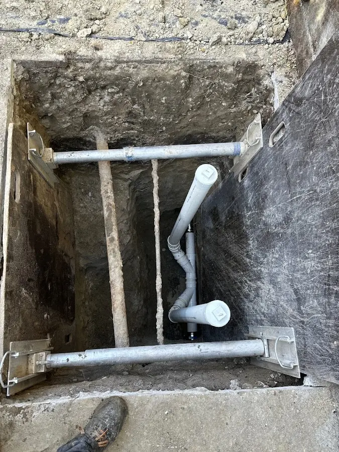 Experienced plumber completing Drain Cleaning work in Independence